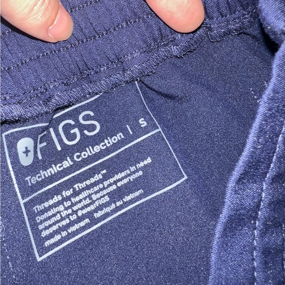 Figs Scrubs Set - Picture 5 of 5